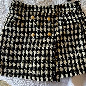 House of Harlow 1960 skort!
Beautiful Bouclé tweed houndstooth!